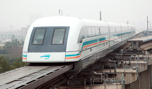 ��C���j�A���[�^�[�J�[